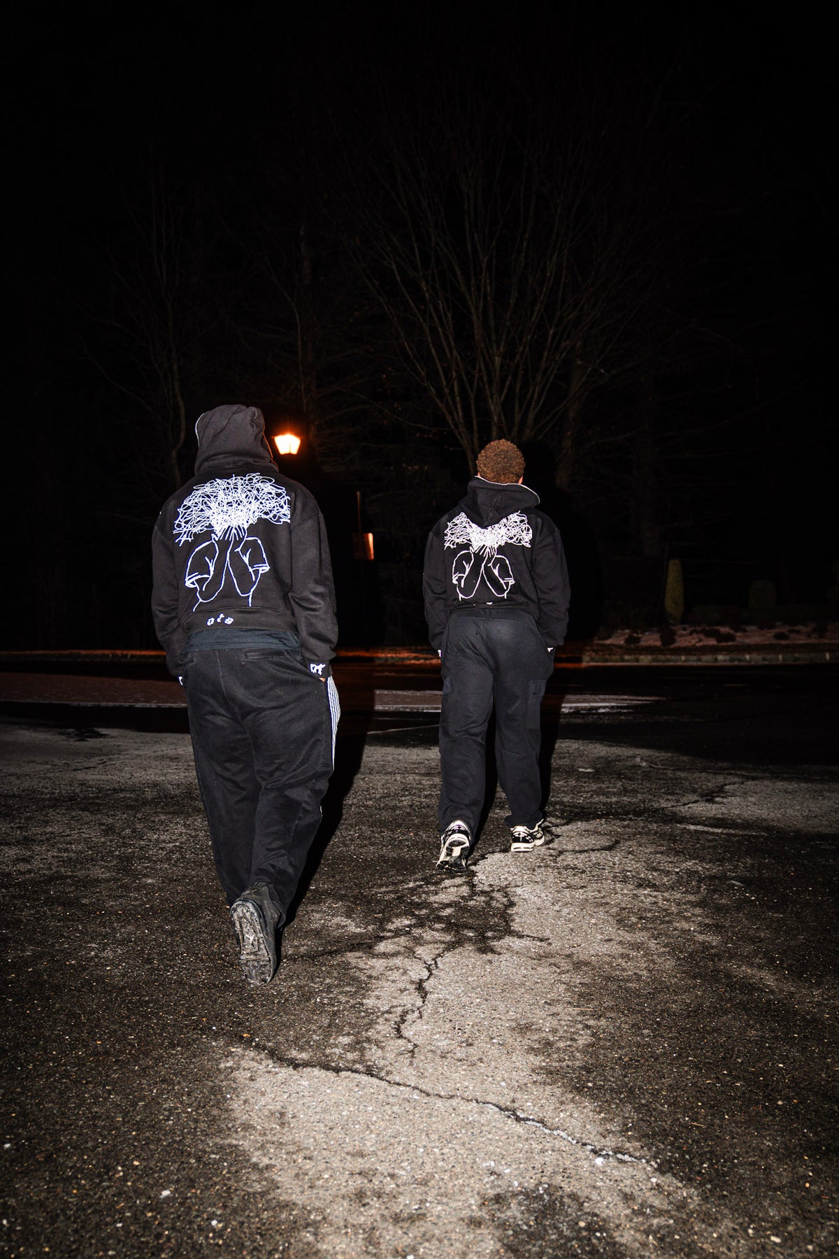 BLACK OT ZIPUP